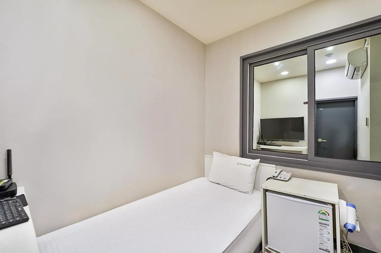 Top Motel Busan 2*,