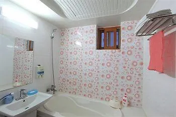 Top Motel Busan 2*,