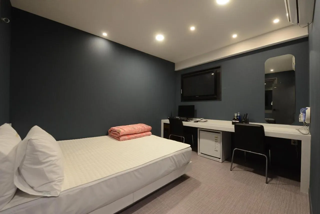 Top Motel Busan 2*,